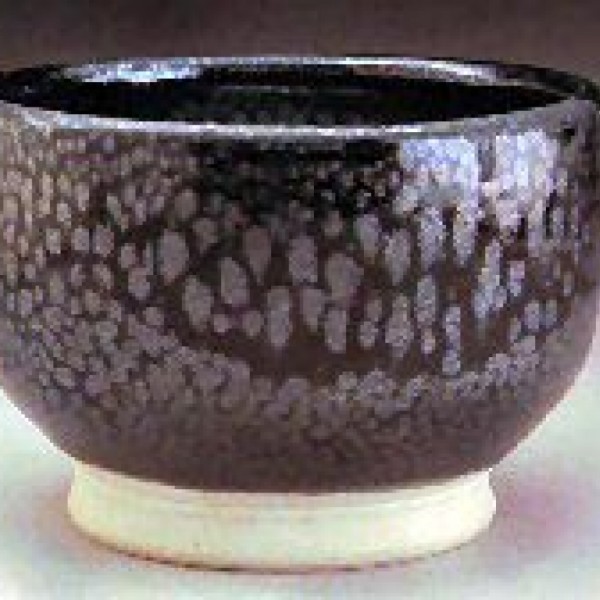Oil spot tenmoku — silver-bronze flecks on iron-black